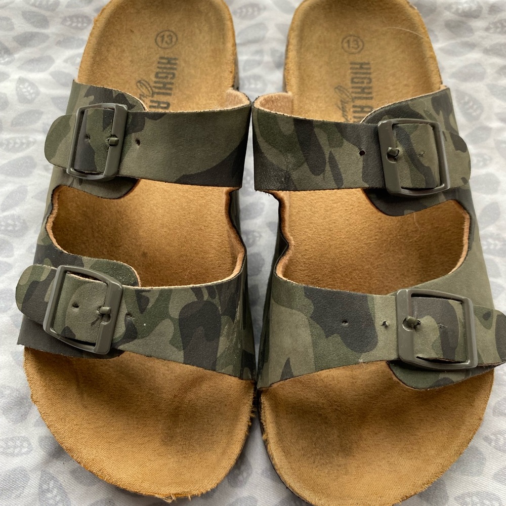 Girls camo sandals